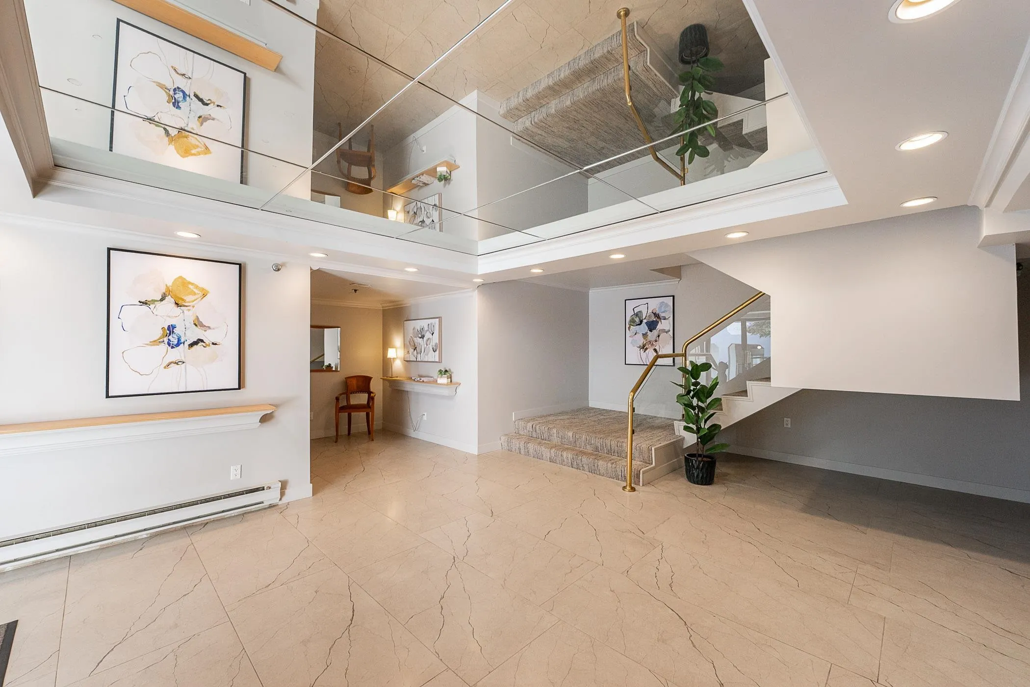 2433 Bellevue Avenue #201