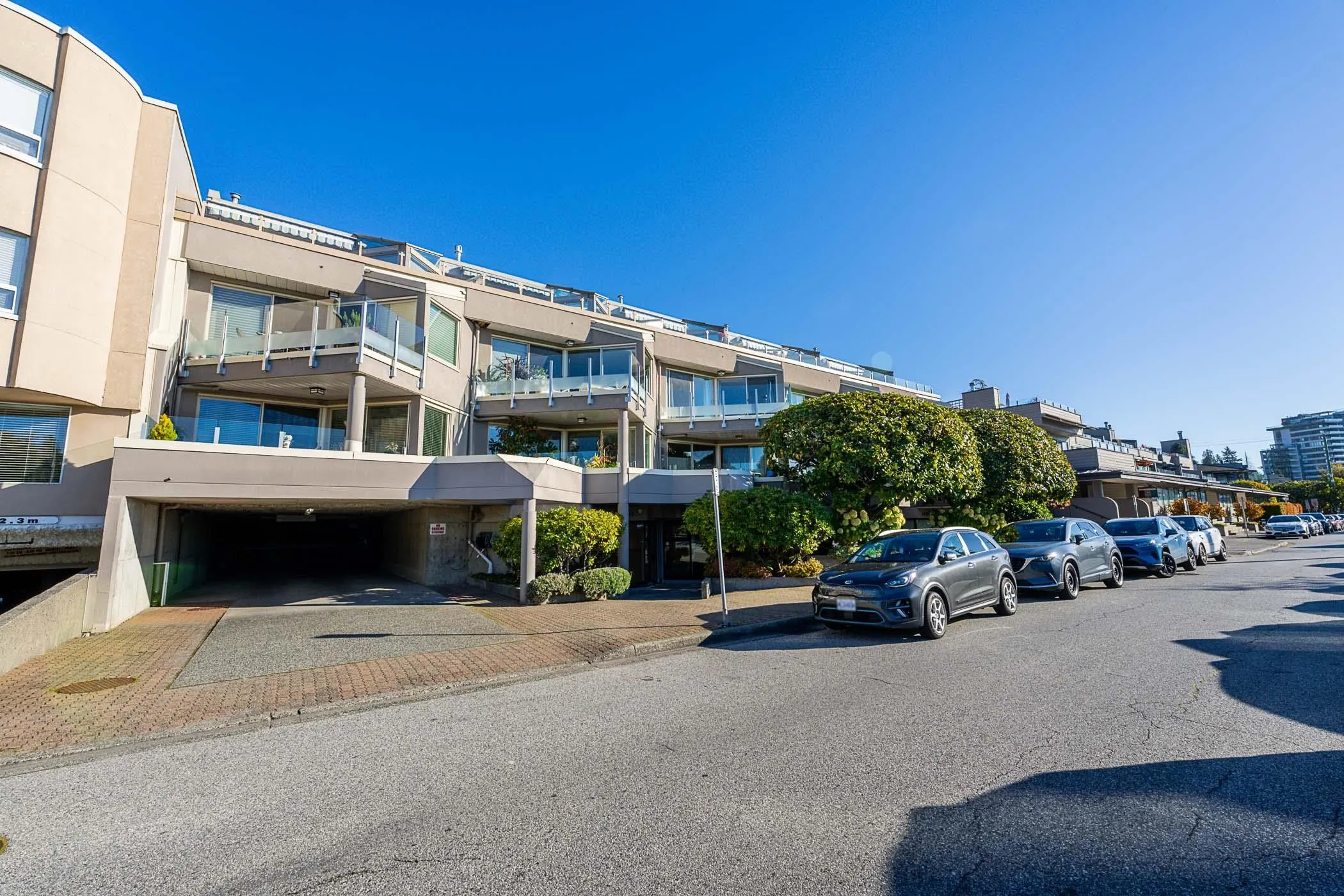 2433 Bellevue Avenue #201