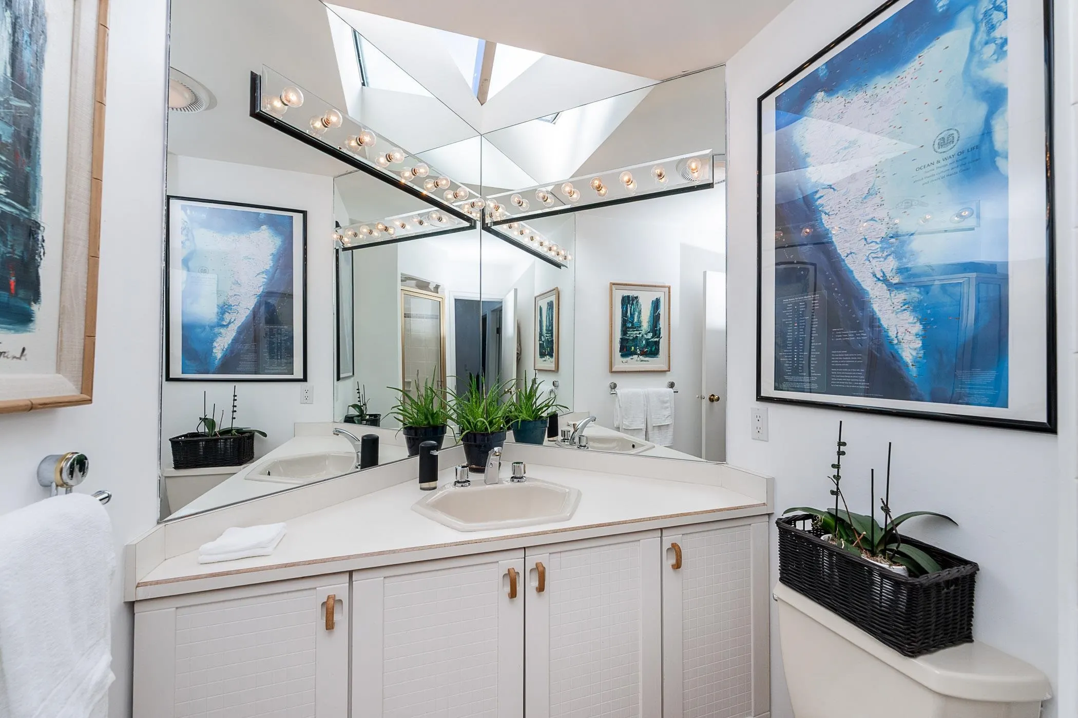 2433 Bellevue Avenue #201