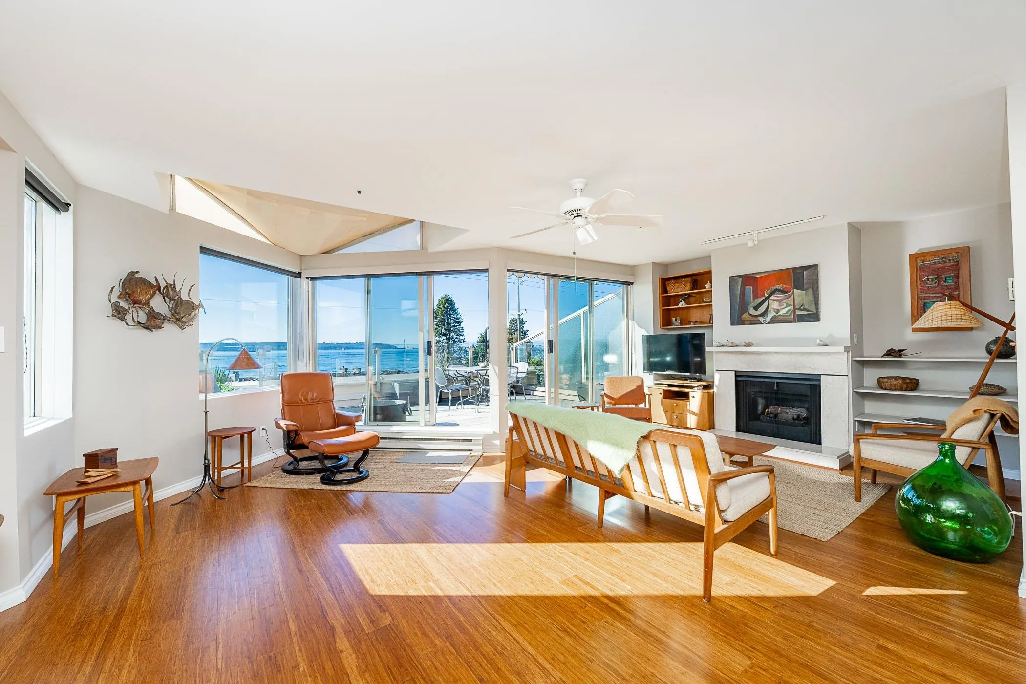 2433 Bellevue Avenue #201