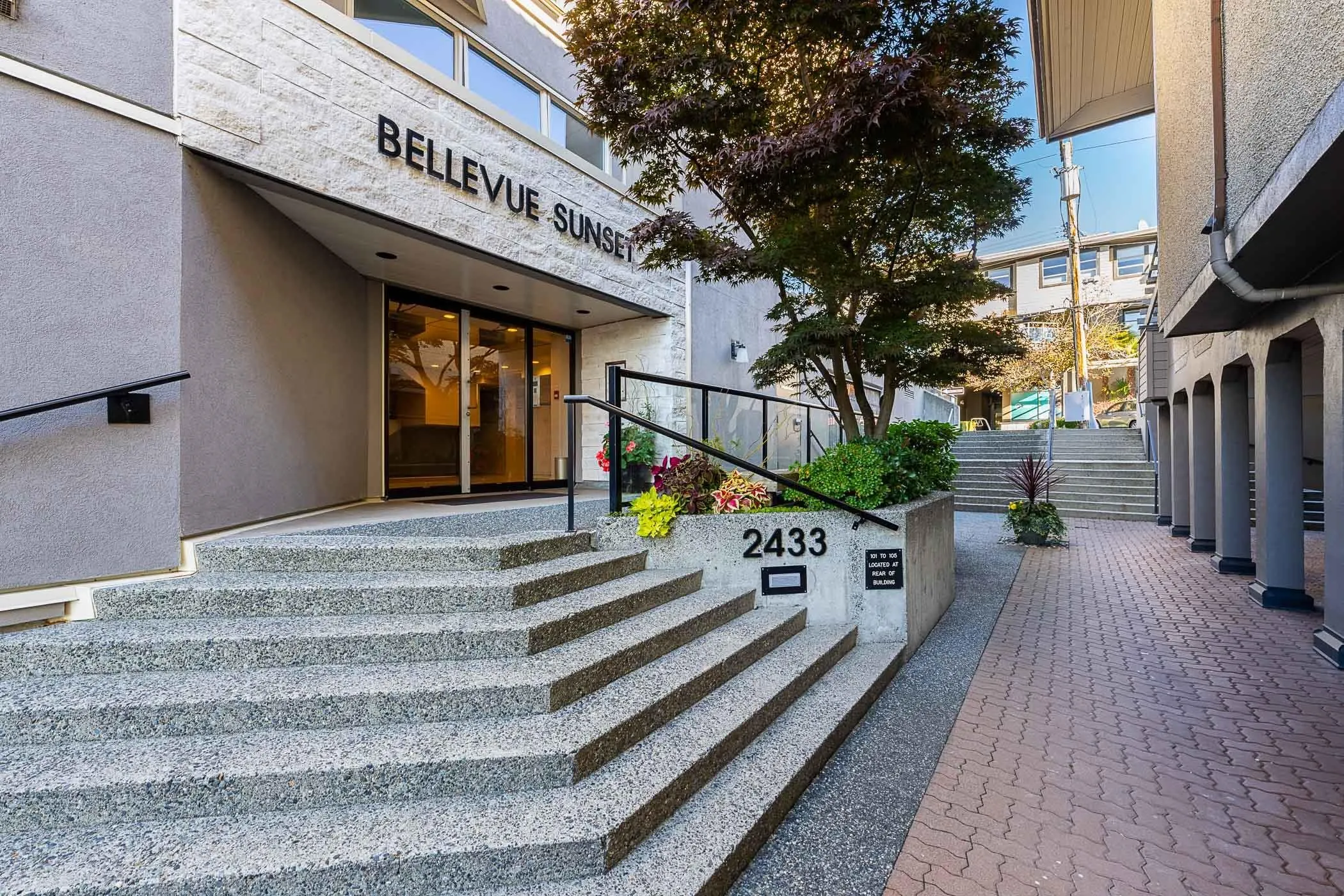 2433 Bellevue Avenue #201