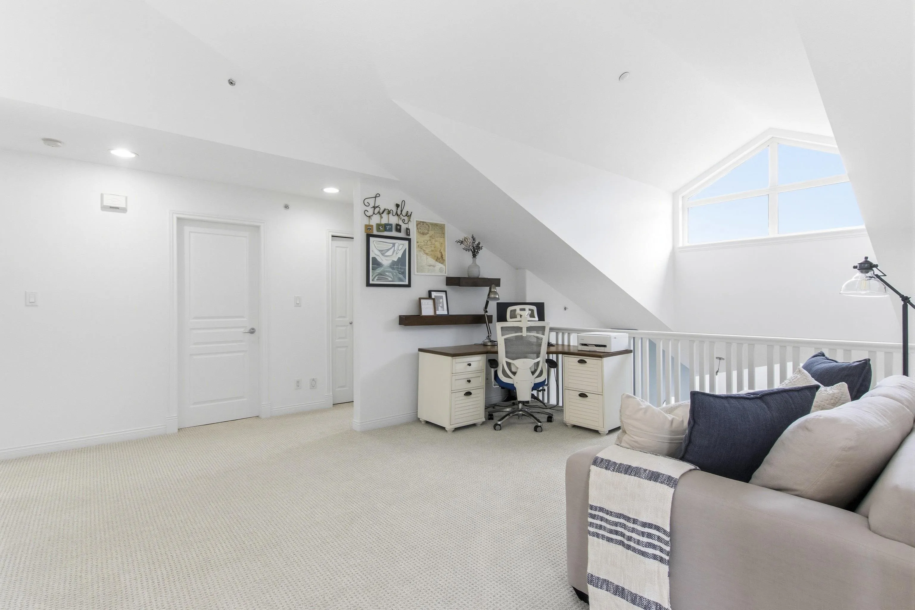 25 Whitecap Court