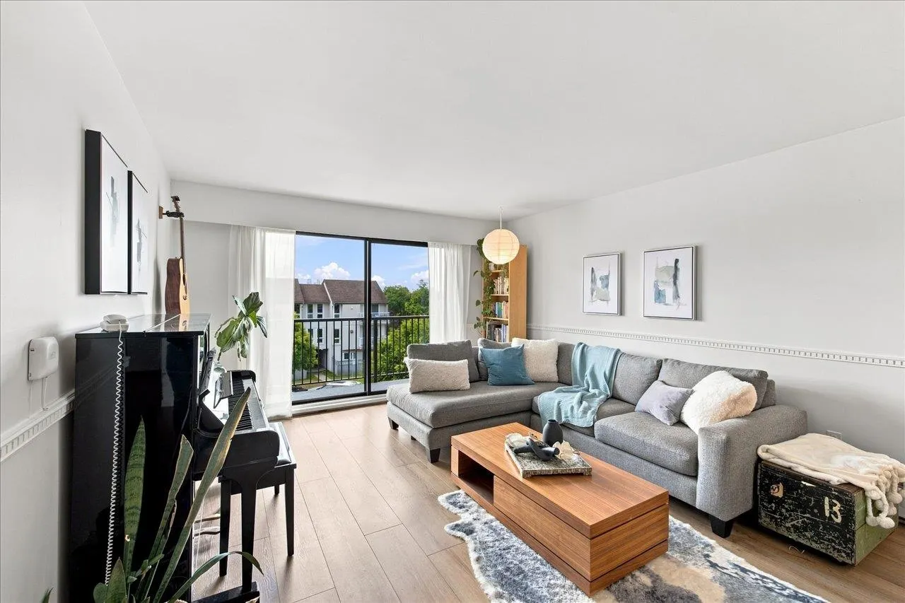 236 W 2nd Street #207