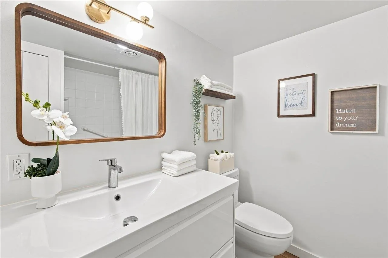 236 W 2nd Street #207