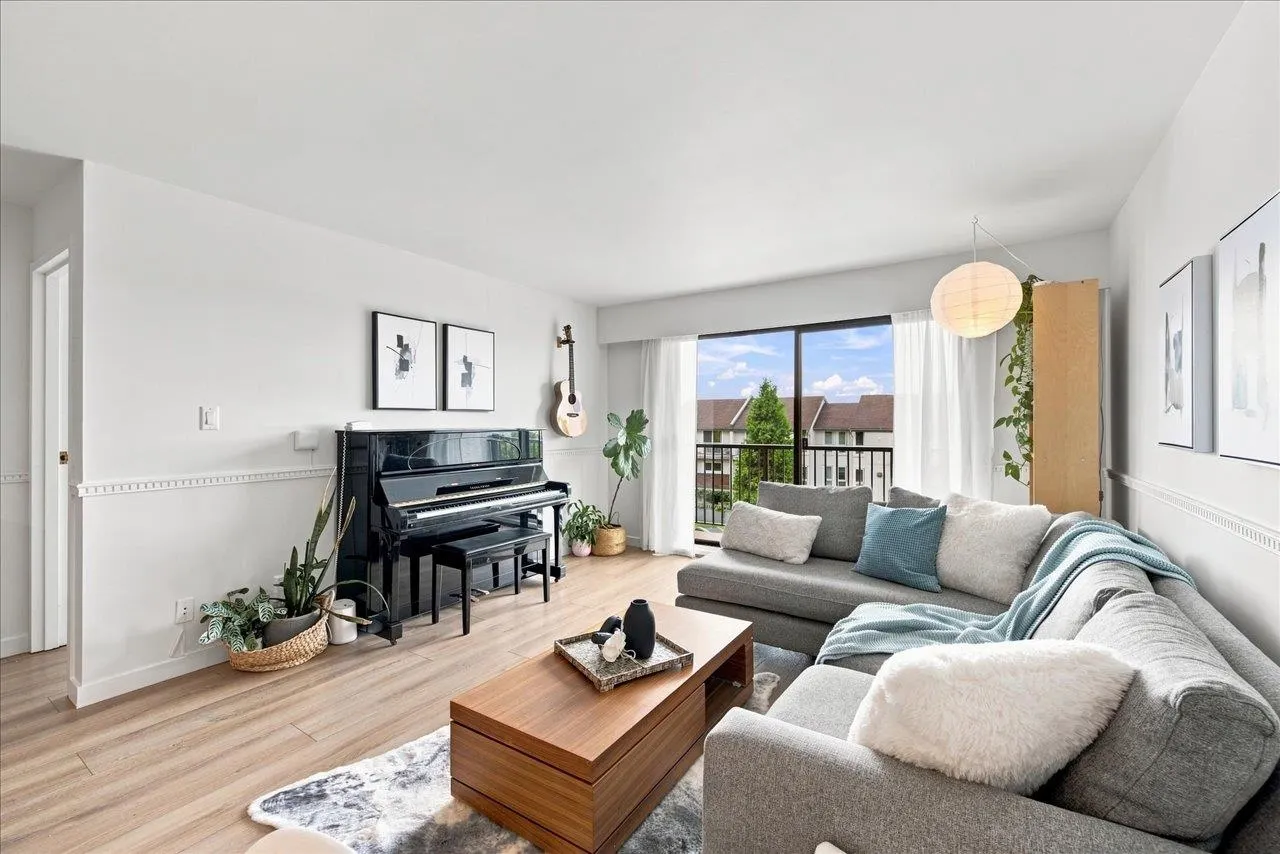 236 W 2nd Street #207