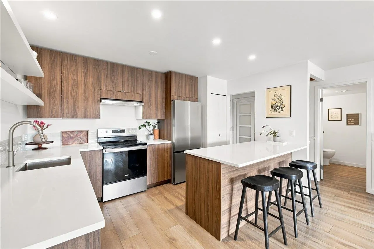 236 W 2nd Street #207