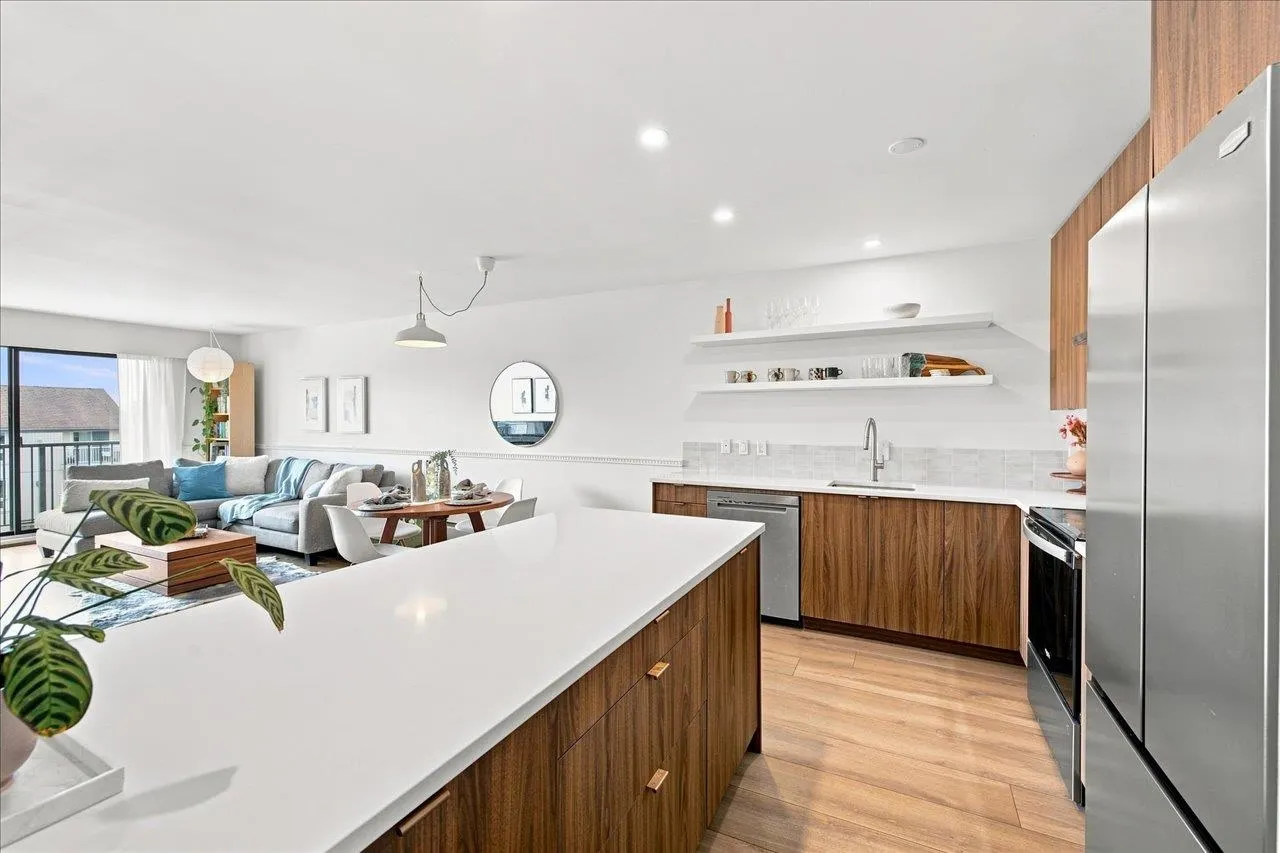 236 W 2nd Street #207