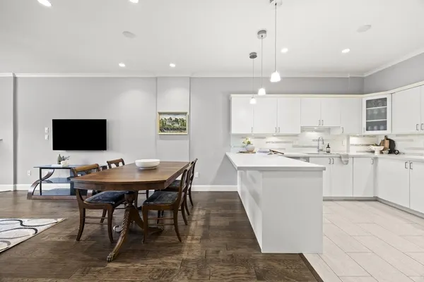 121 Shoreline Circle #103