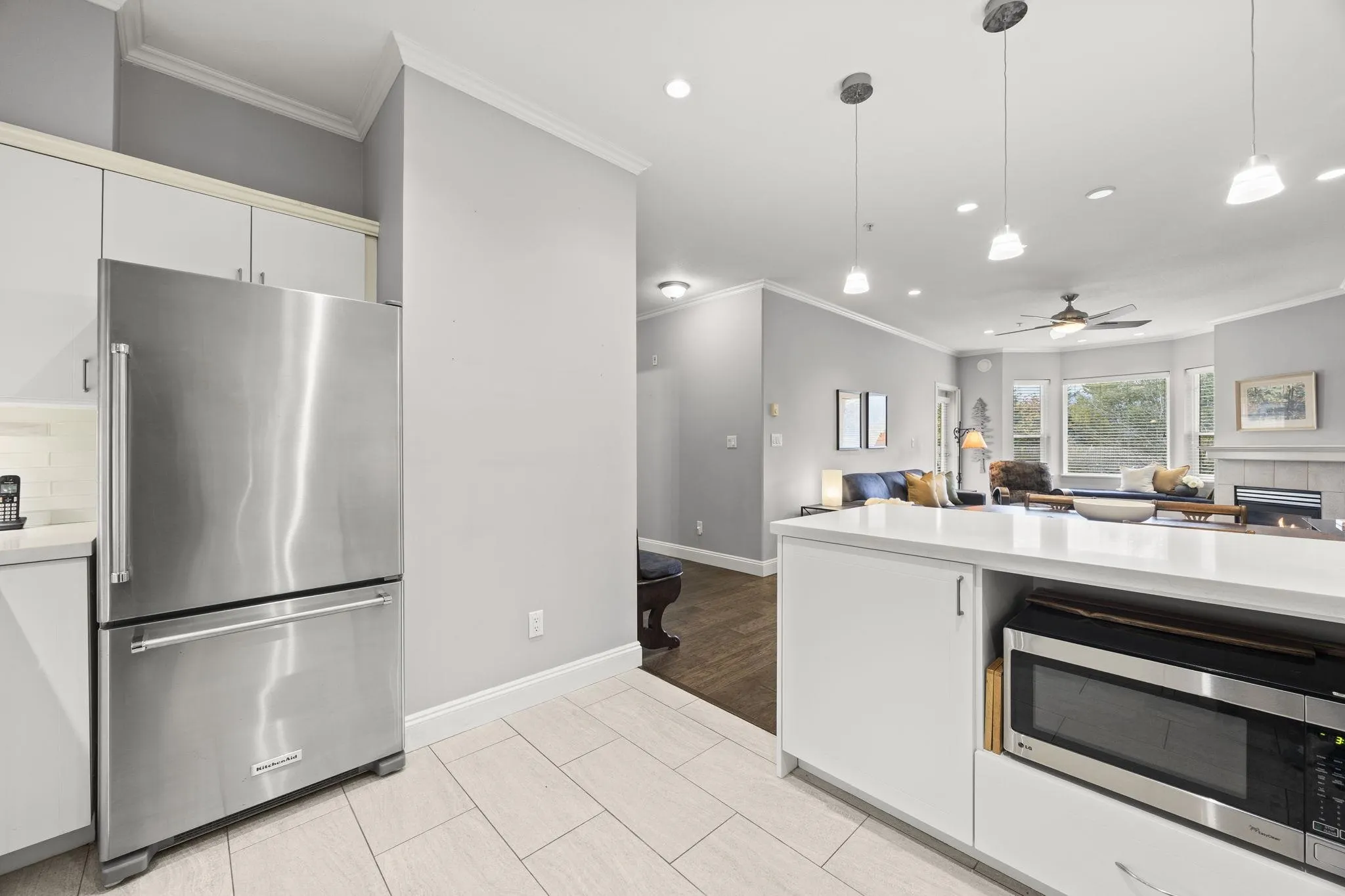 121 Shoreline Circle #103