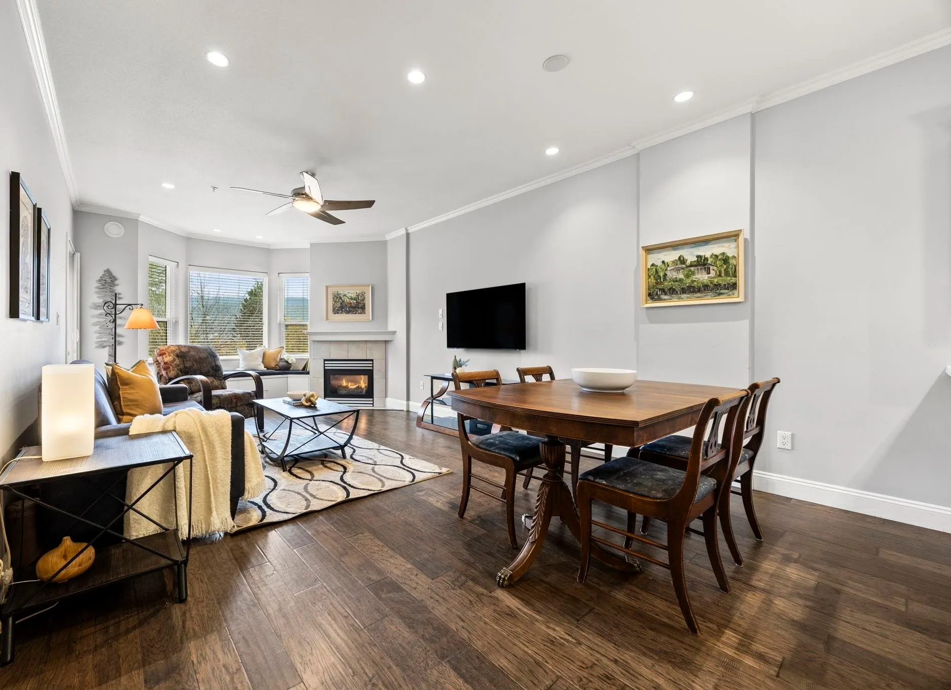 121 Shoreline Circle #103
