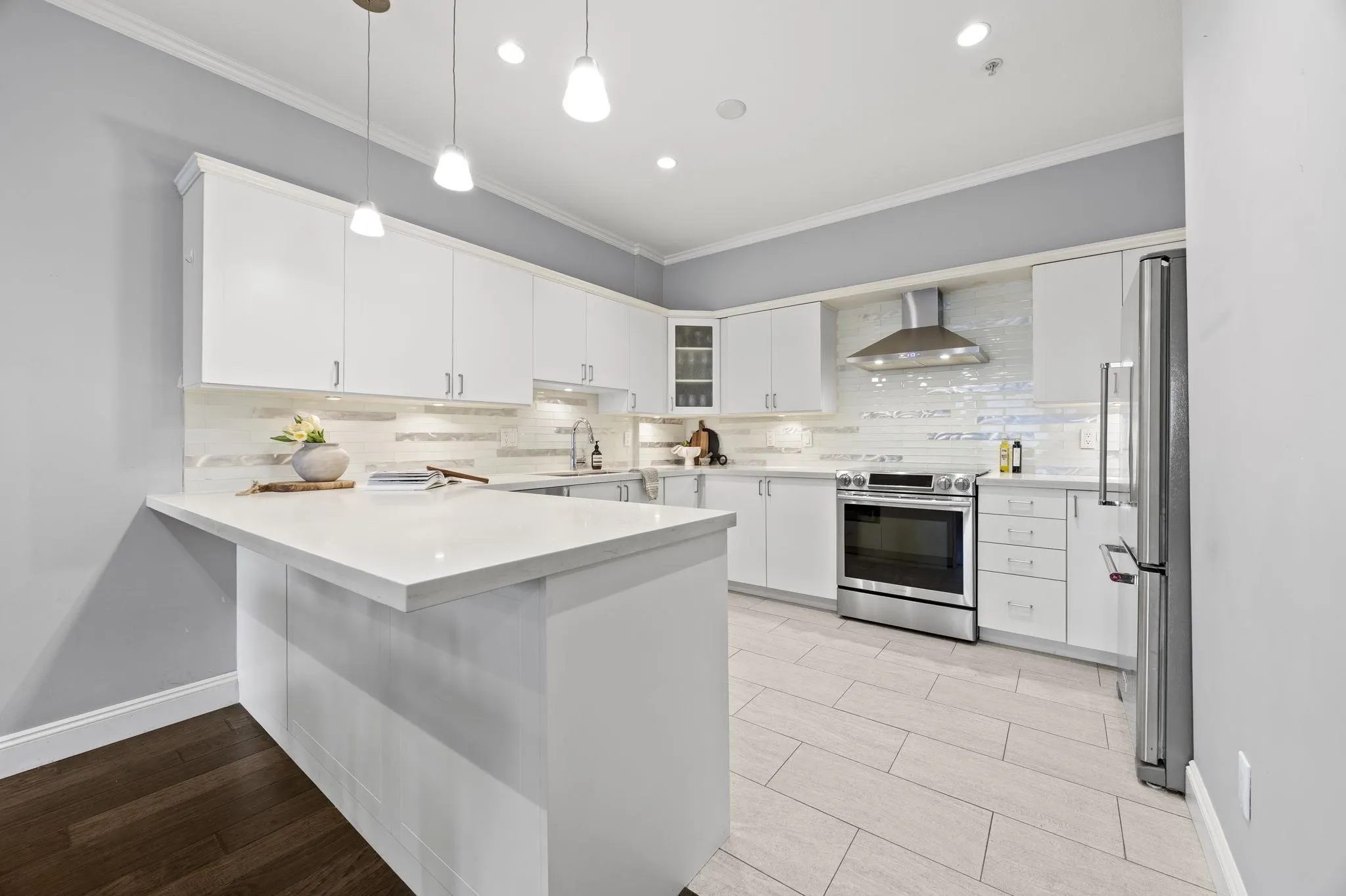 121 Shoreline Circle #103