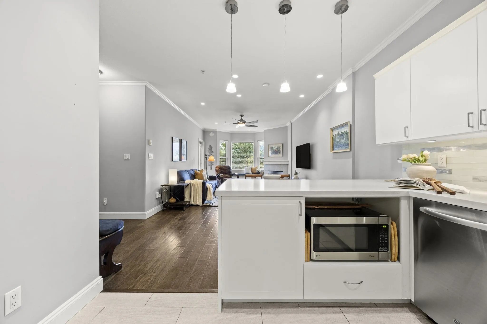 121 Shoreline Circle #103