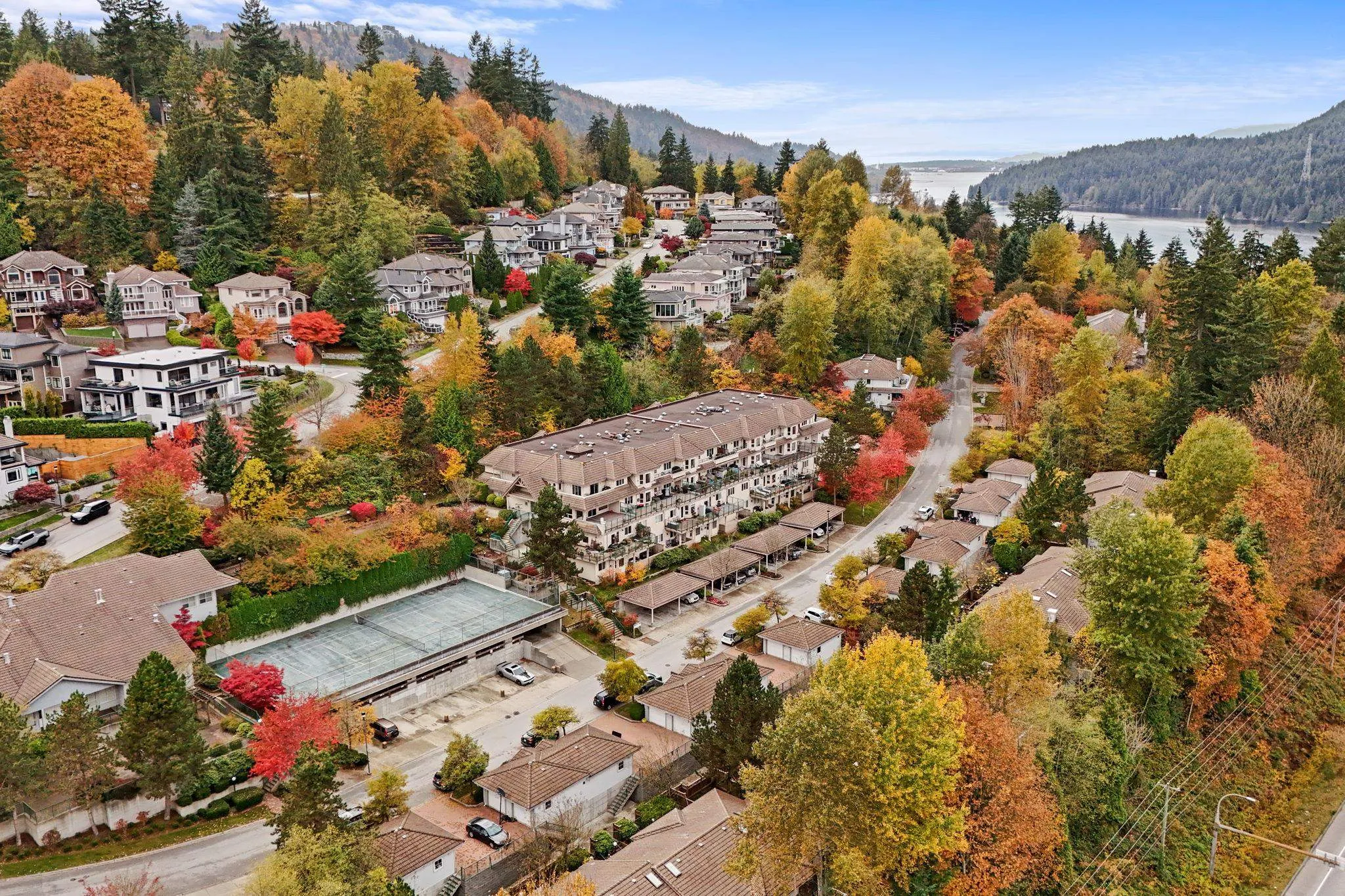 121 Shoreline Circle #103