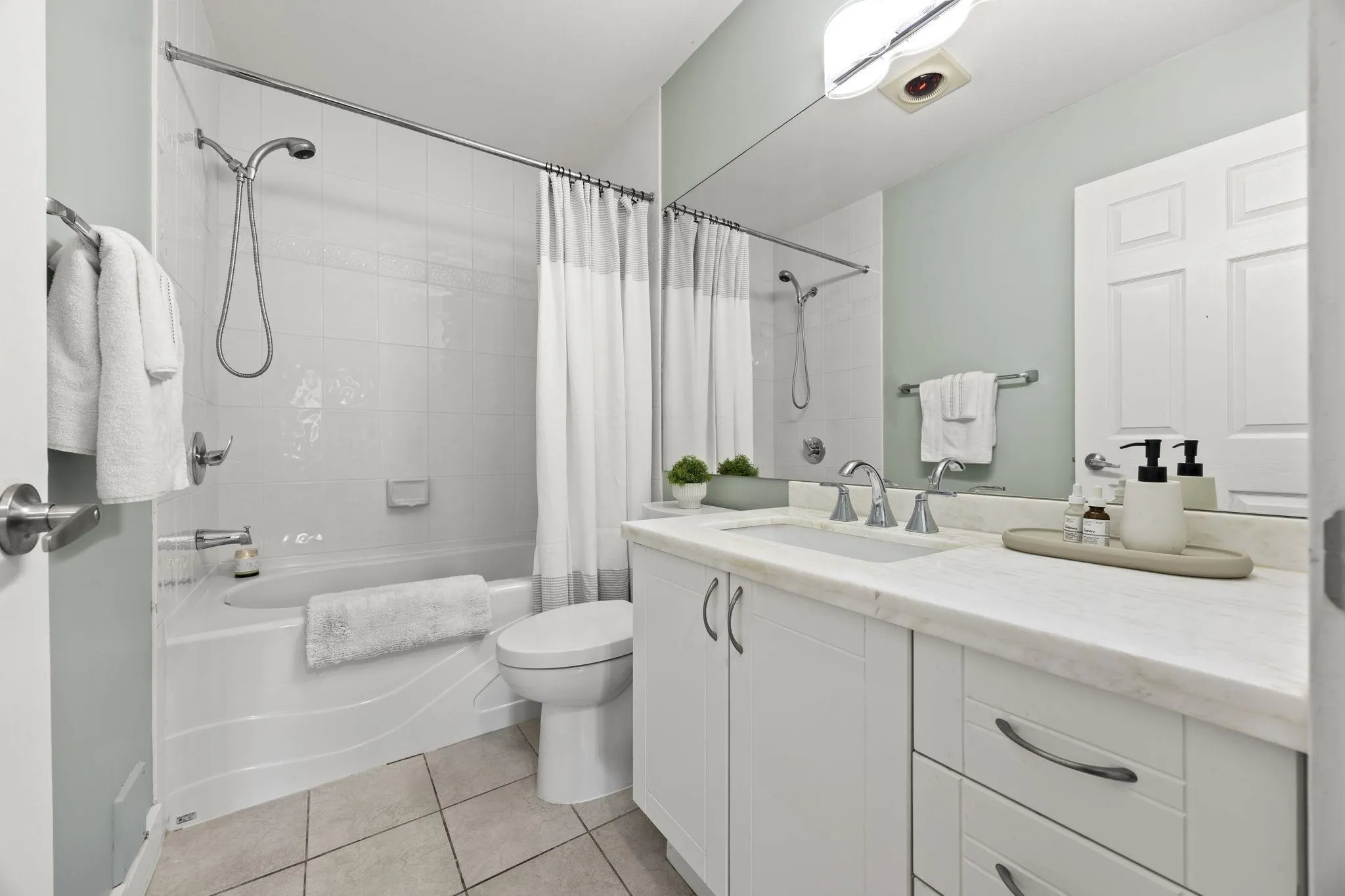 121 Shoreline Circle #103