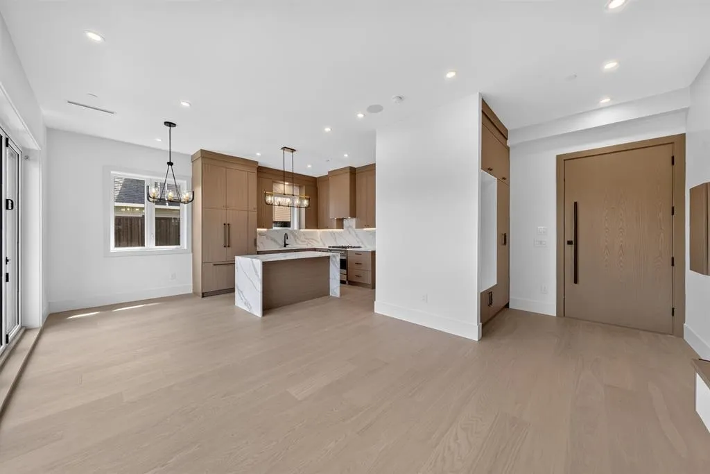 847 E 10th Avenue #2