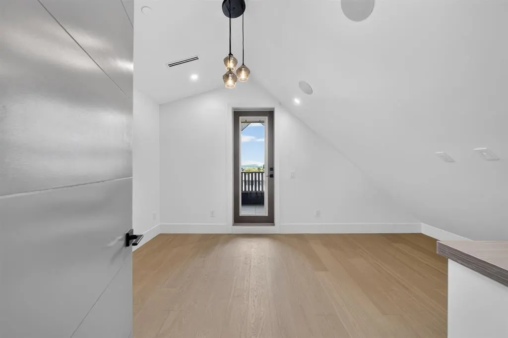 847 E 10th Avenue #2