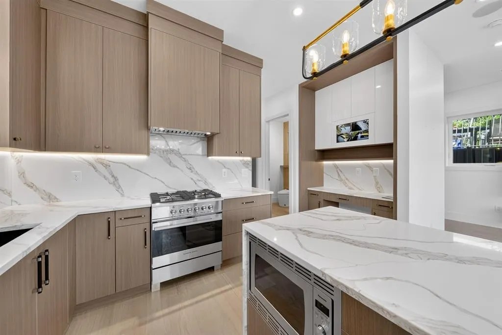 847 E 10th Avenue #2