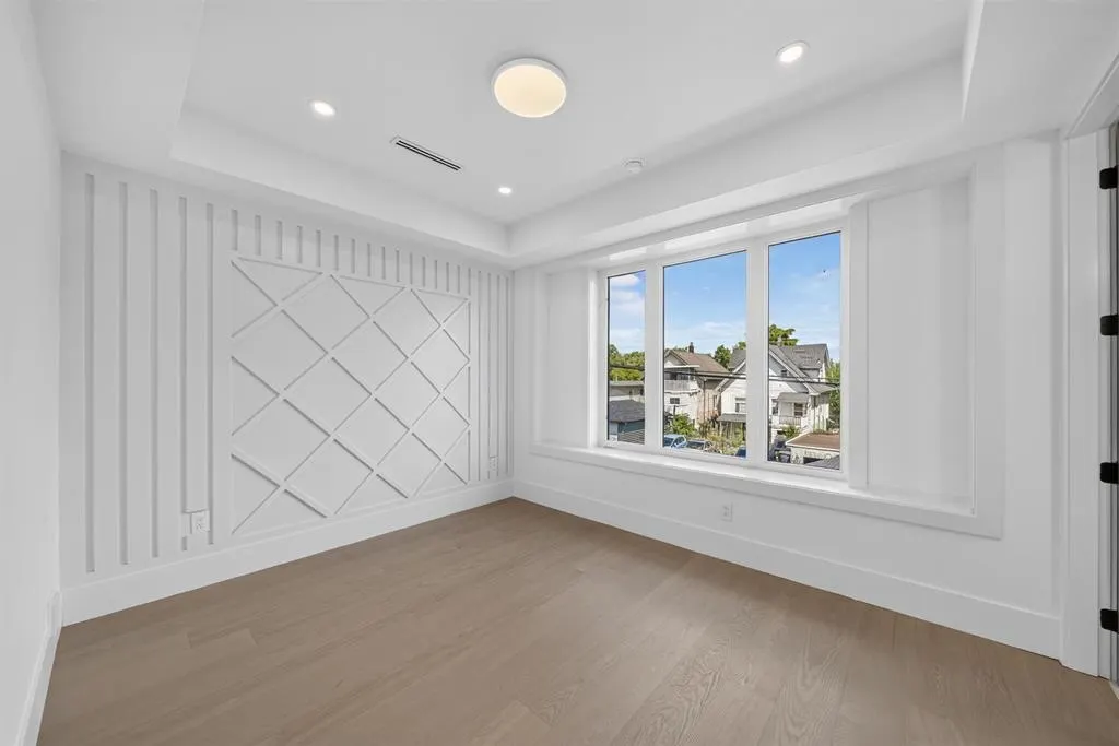 847 E 10th Avenue #2