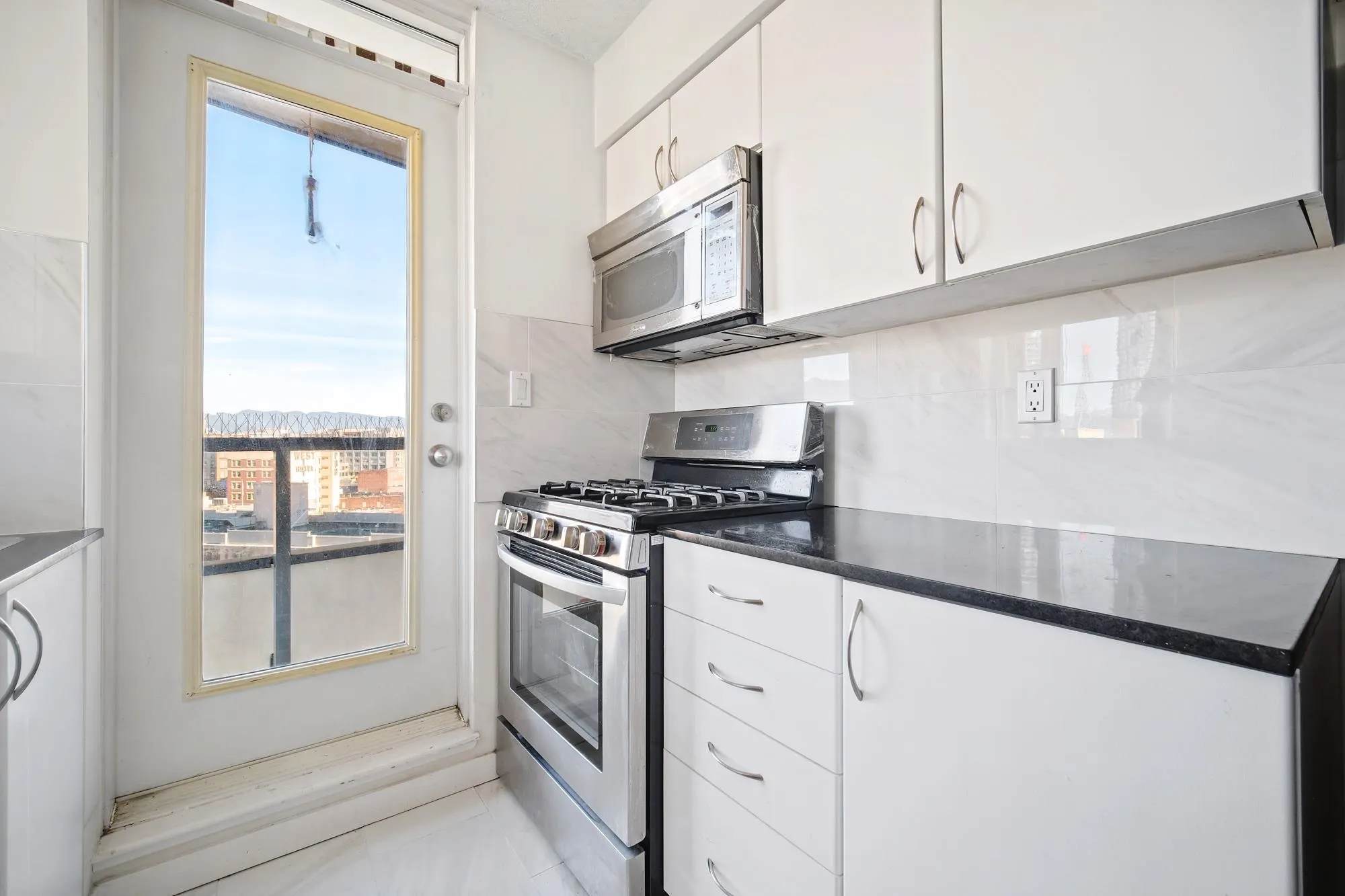 63 Keefer Place #110X