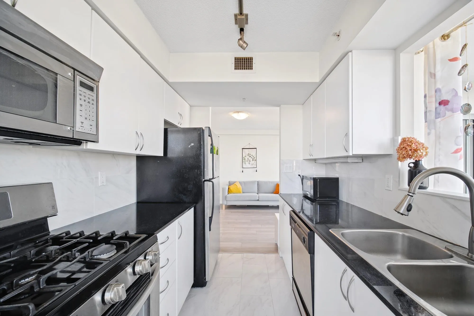 63 Keefer Place #110X