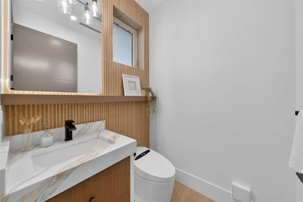 847 E 10th Avenue #1