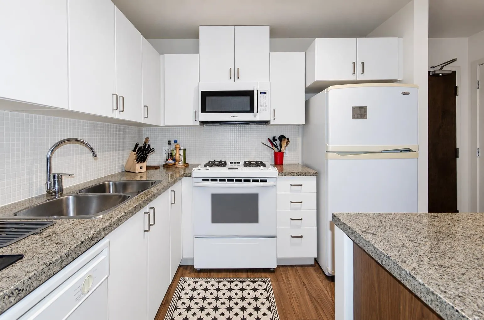 175 W 1st Street #701