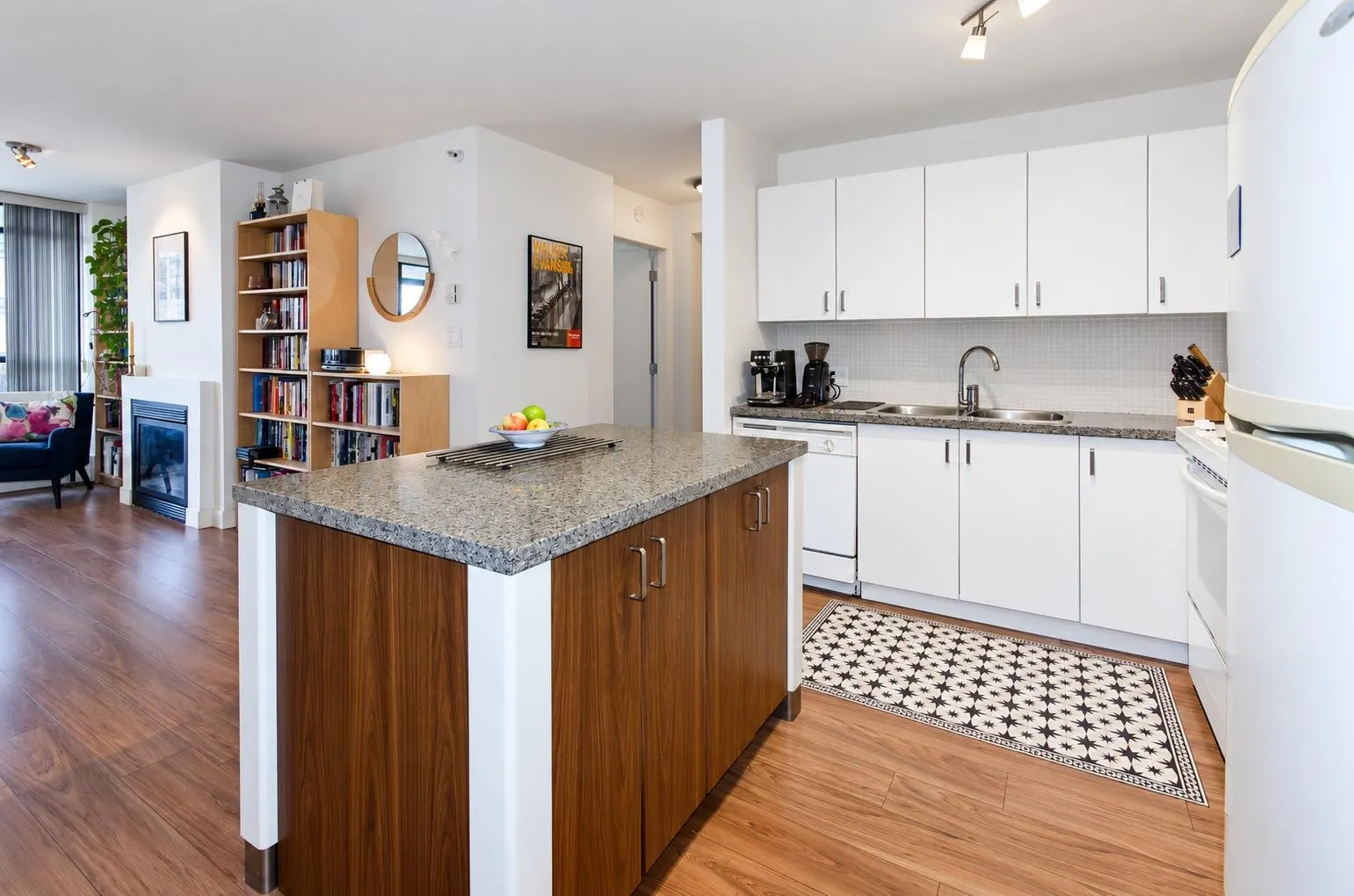 175 W 1st Street #701