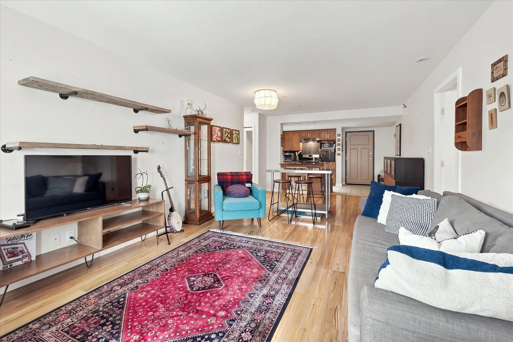 1212 Main Street #207