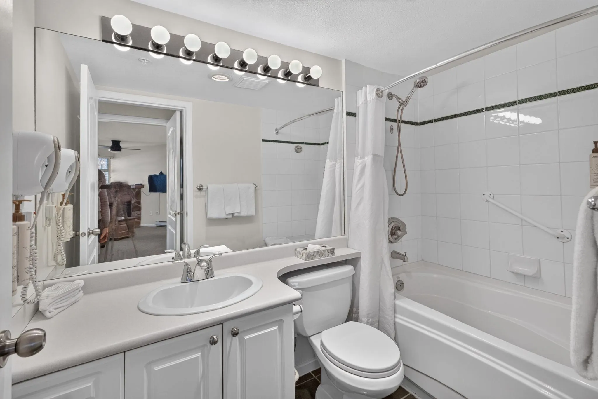 4314 Main Street #205