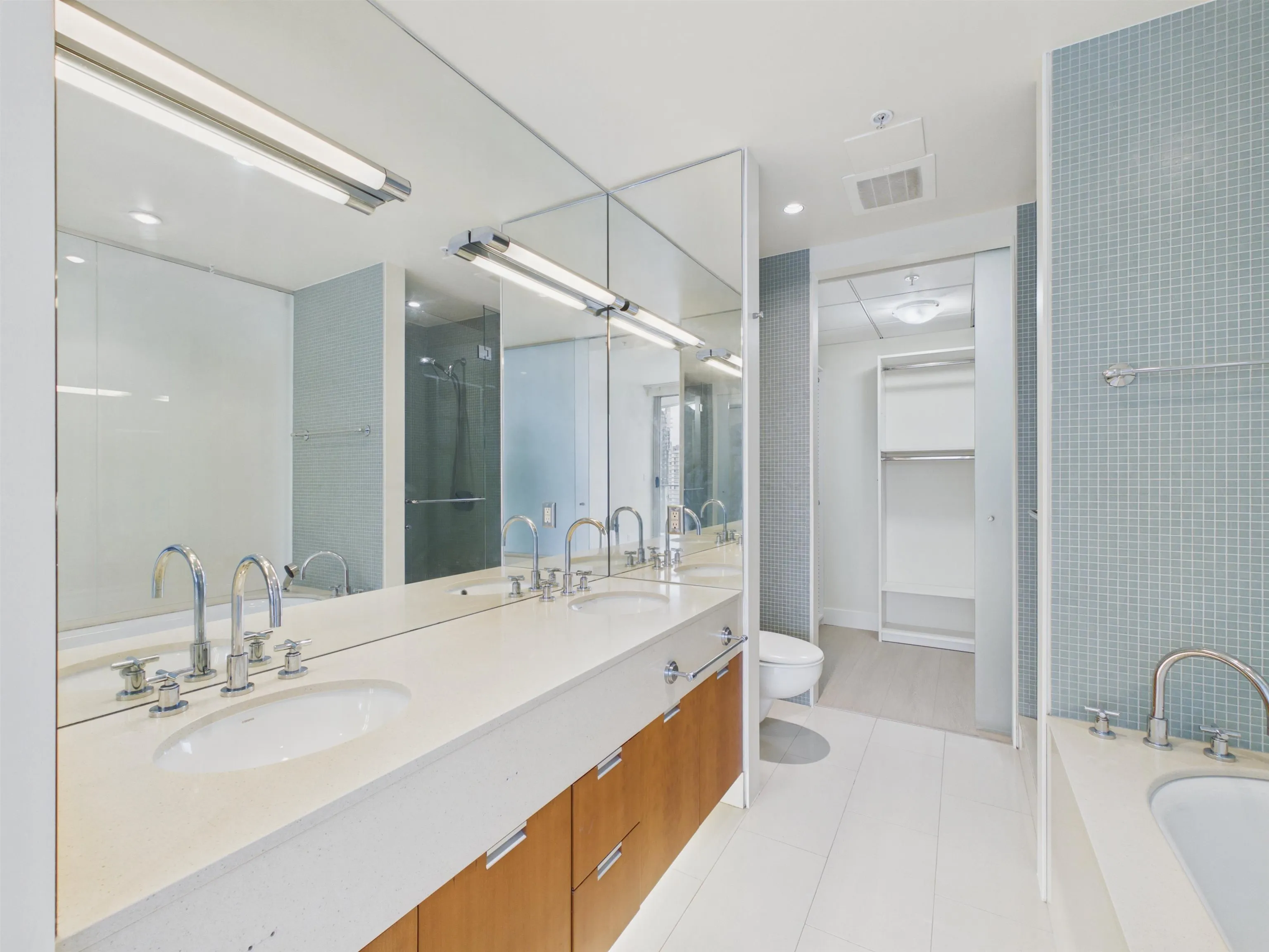 1077 W Cordova Street #2403
