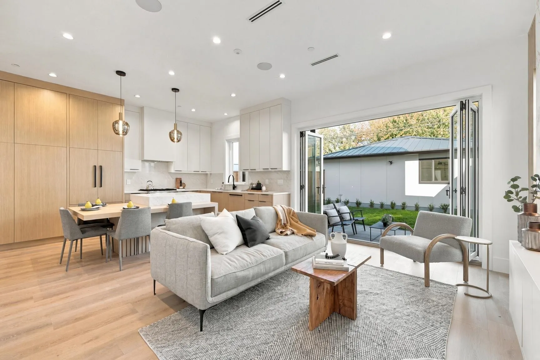 841 E 39th Avenue #2