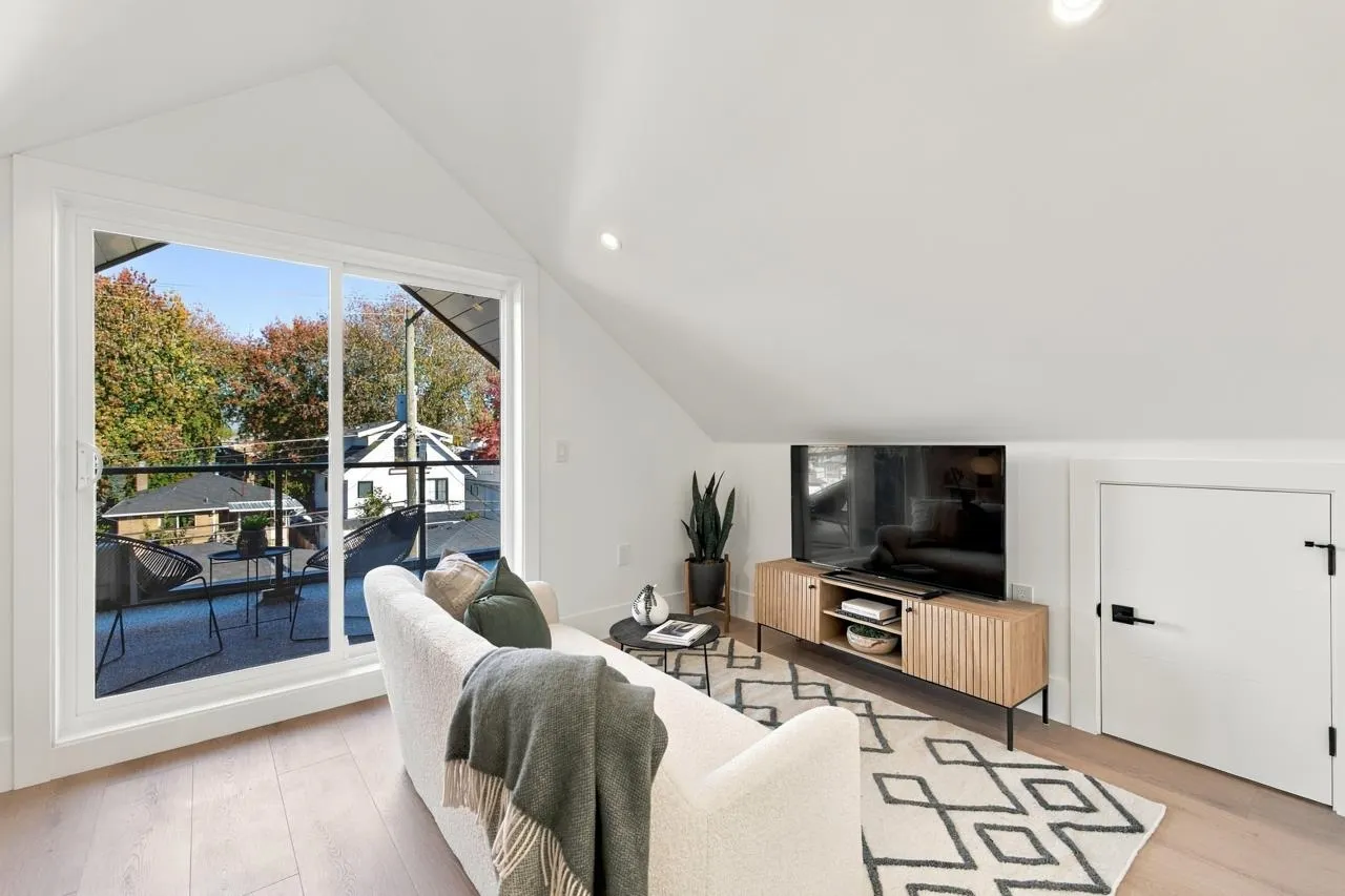 841 E 39th Avenue #2
