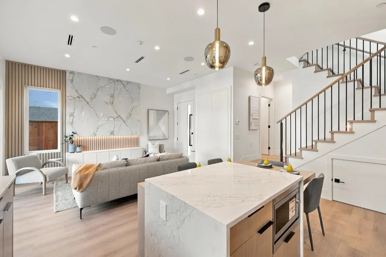 841 E 39th Avenue #2