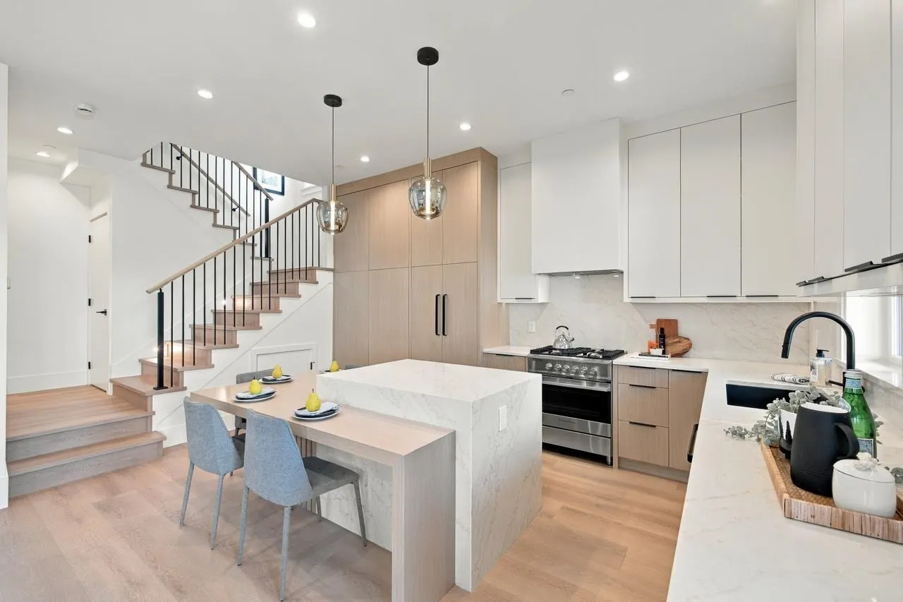 841 E 39th Avenue #2