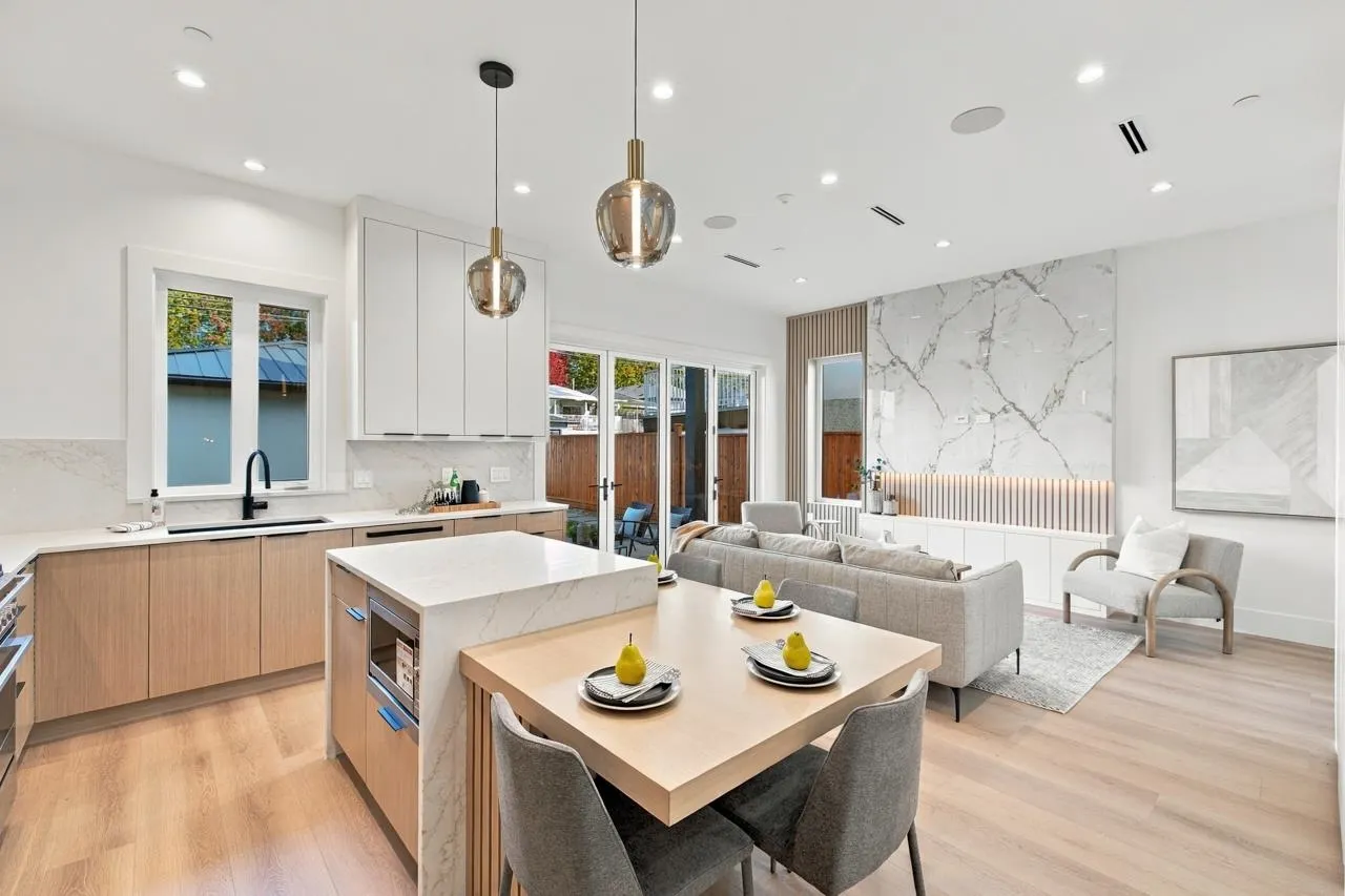 841 E 39th Avenue #2