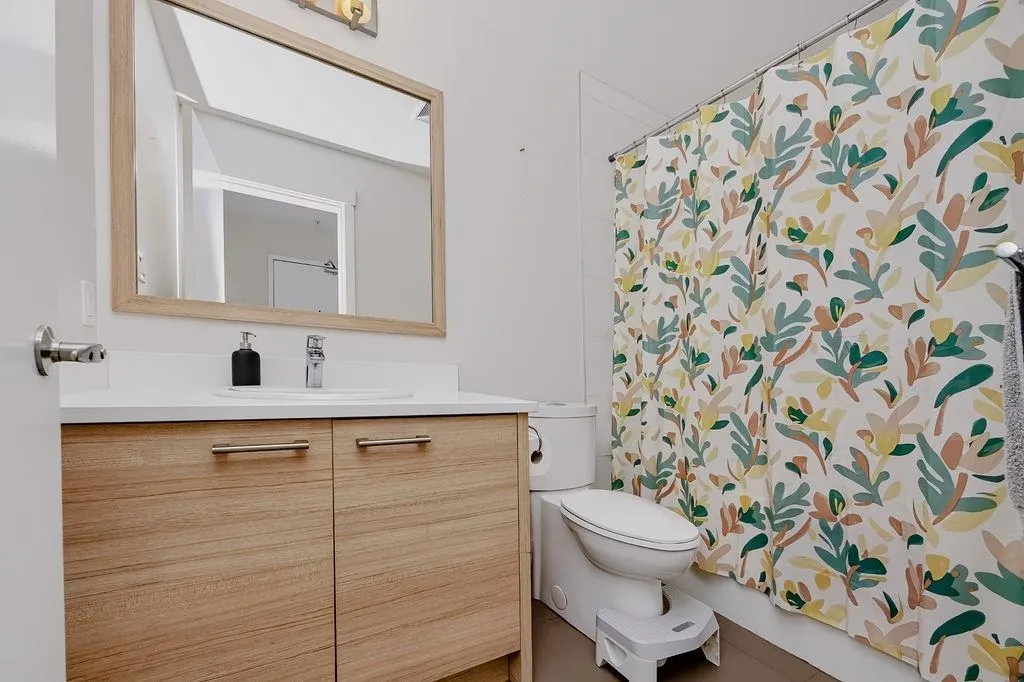 875 Gibsons Way #303