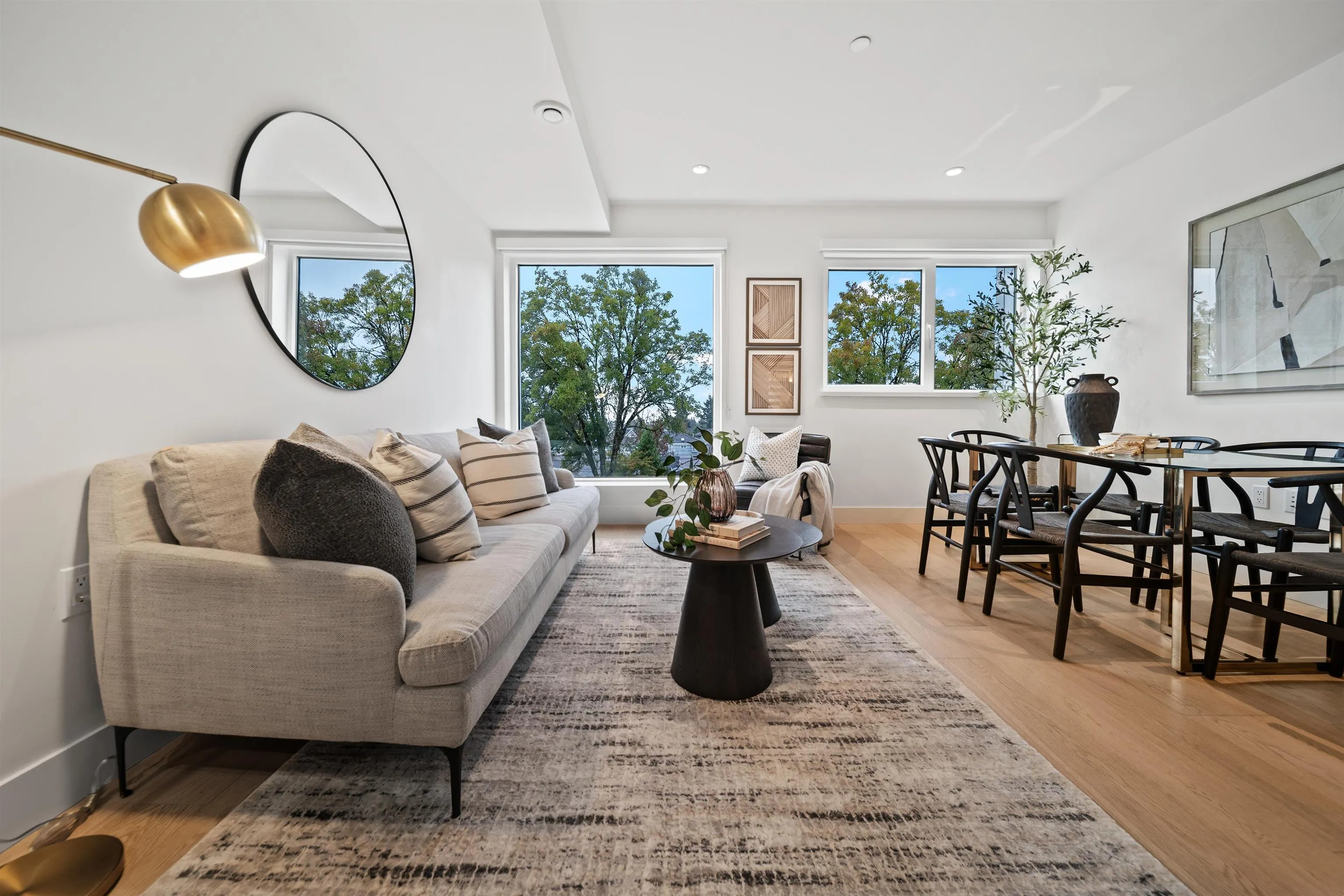140 W Woodstock Avenue