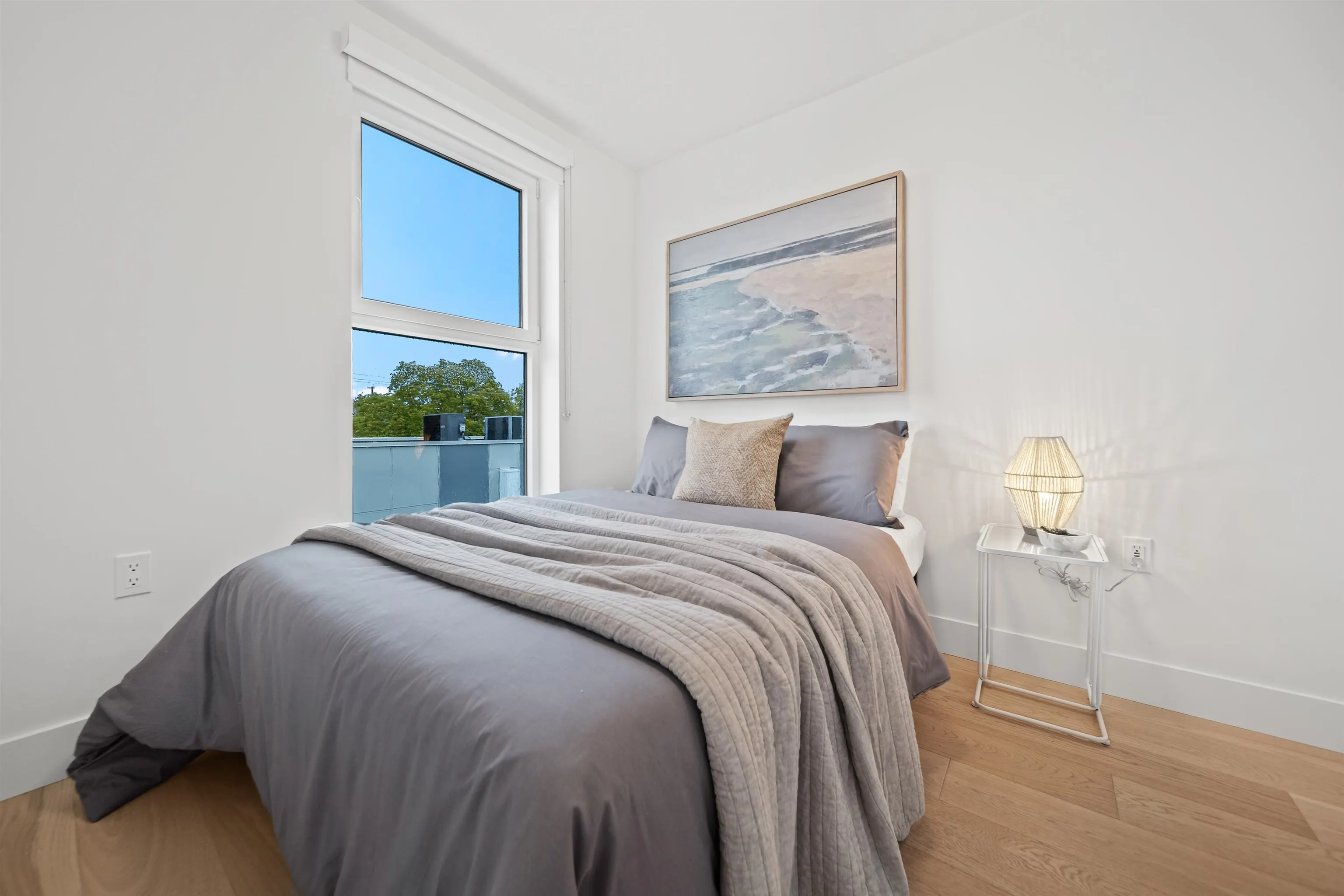 140 W Woodstock Avenue