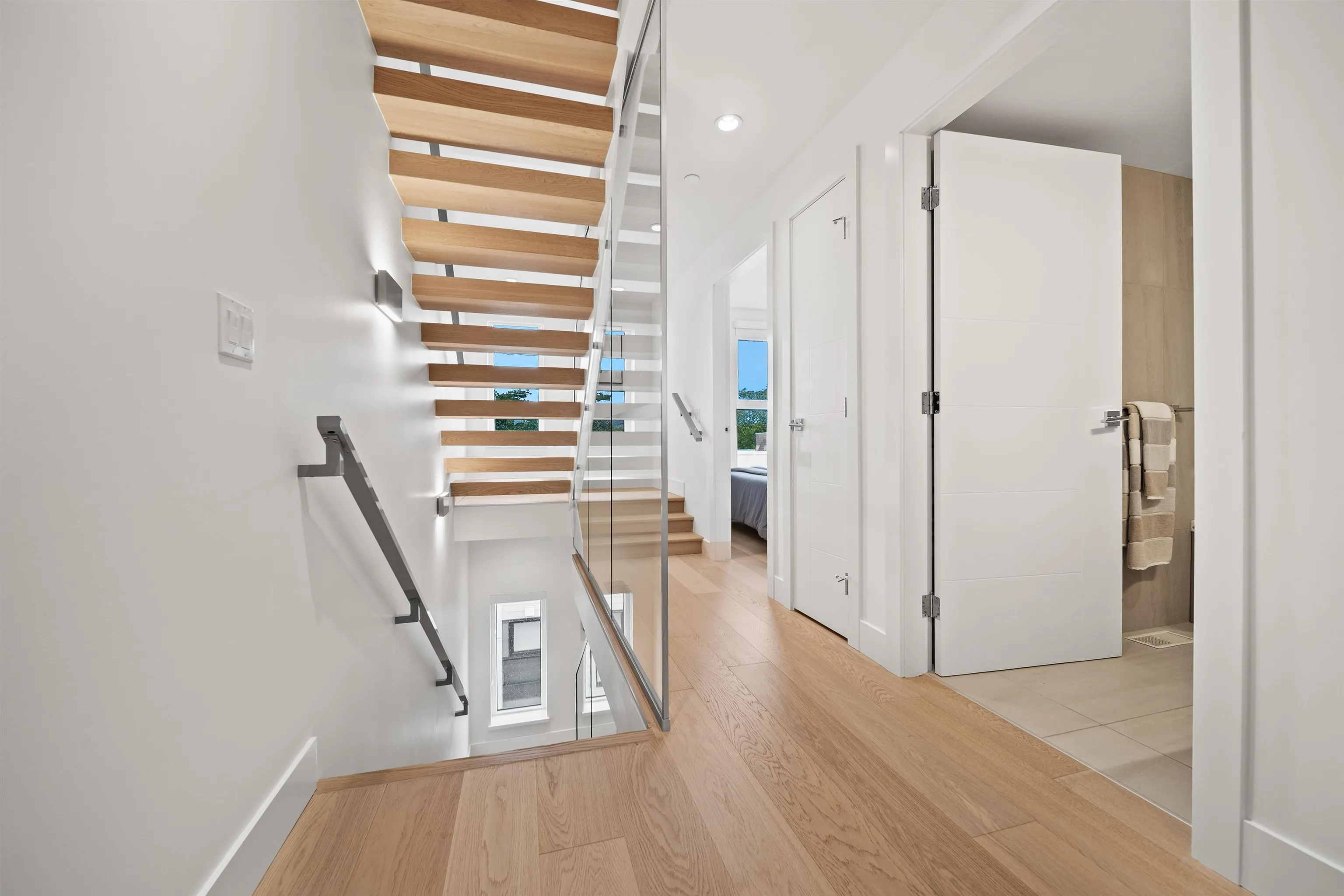 140 W Woodstock Avenue