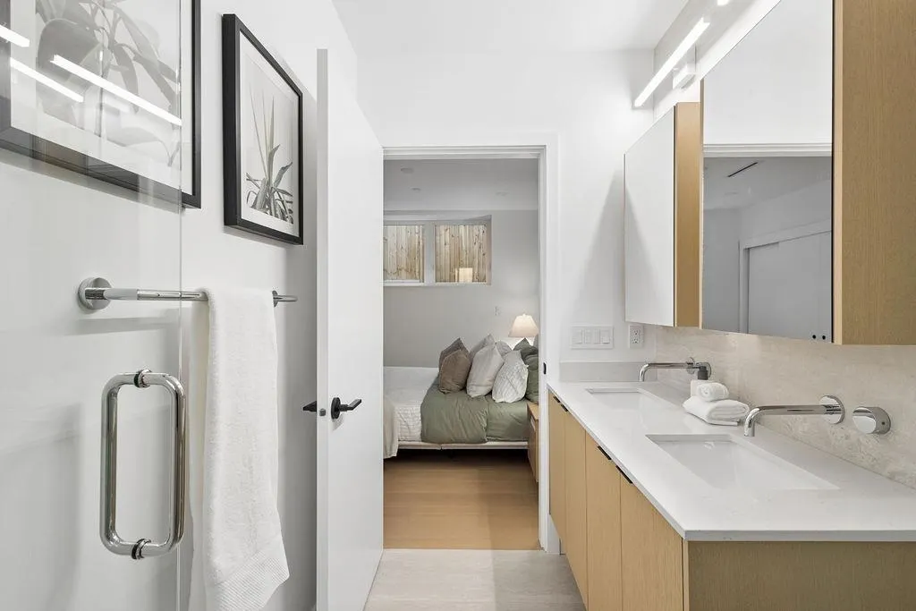 2124 E 8 Avenue #2