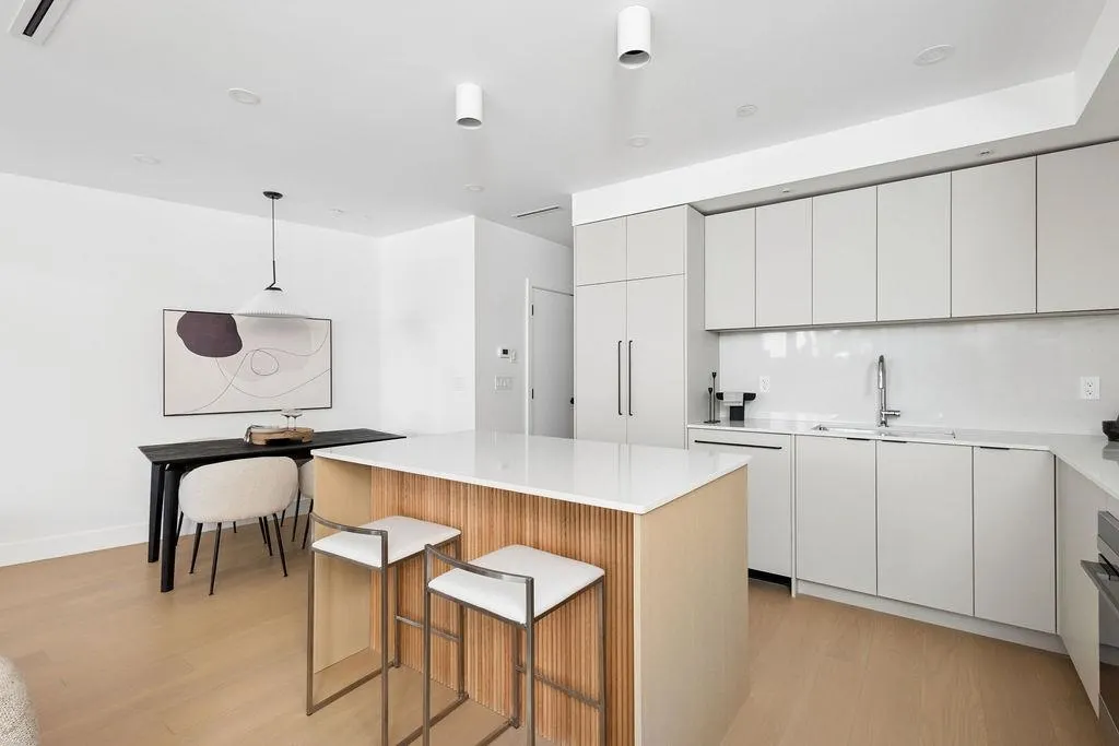 2124 E 8 Avenue #2