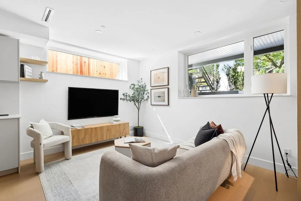 2124 E 8 Avenue #2