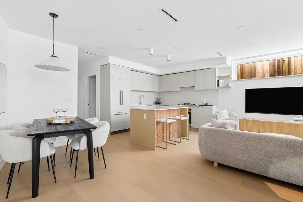 2124 E 8 Avenue #2