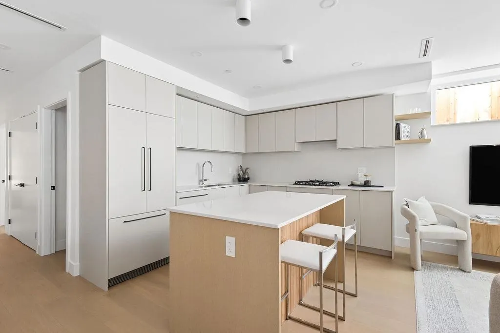 2124 E 8 Avenue #2