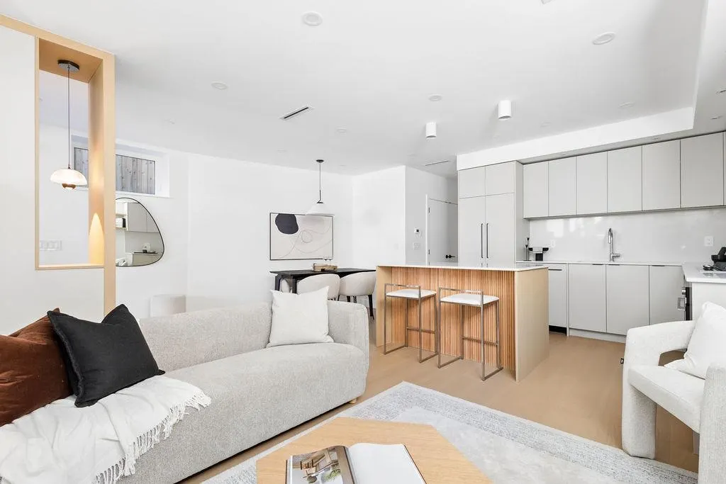 2124 E 8 Avenue #2