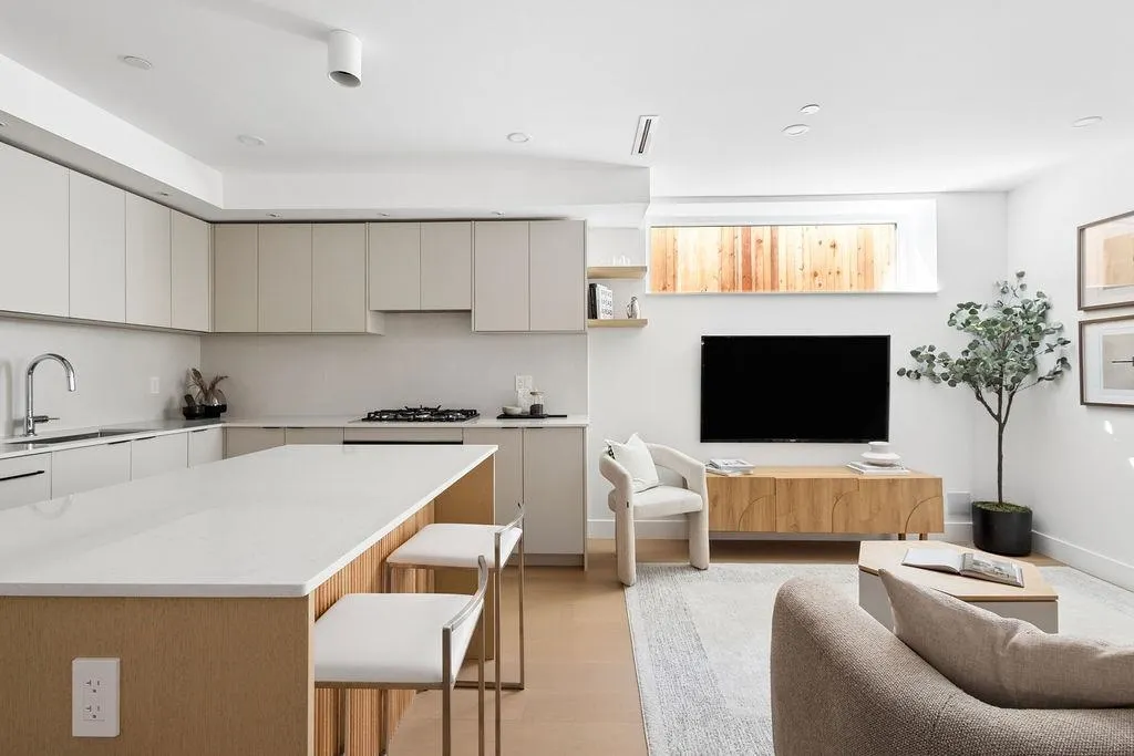 2124 E 8 Avenue #2