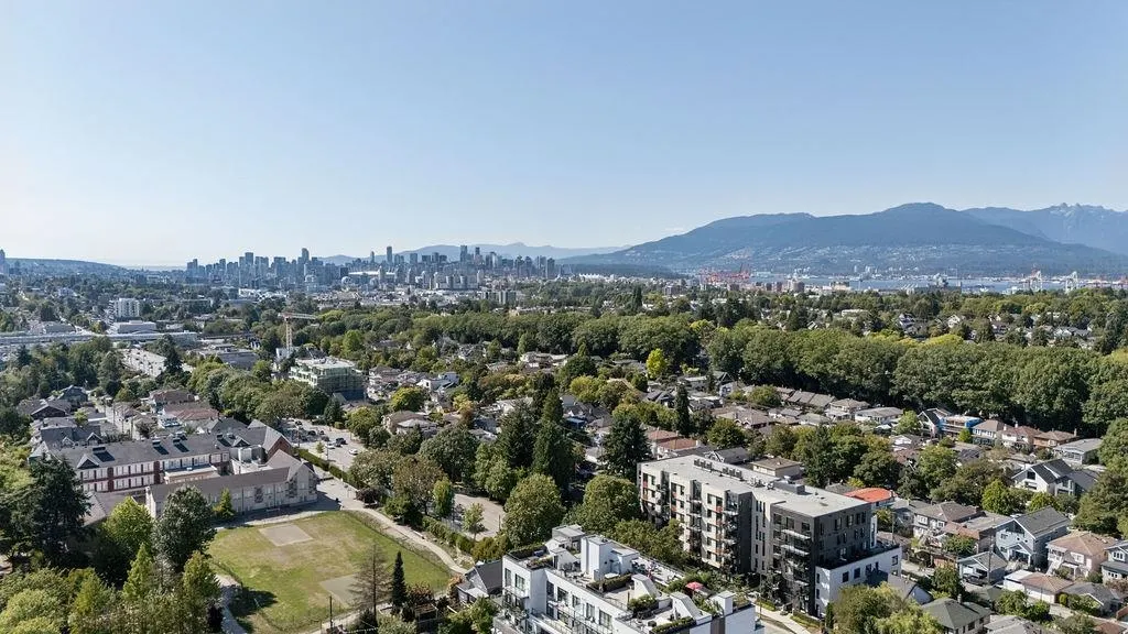 2124 E 8 Avenue #2