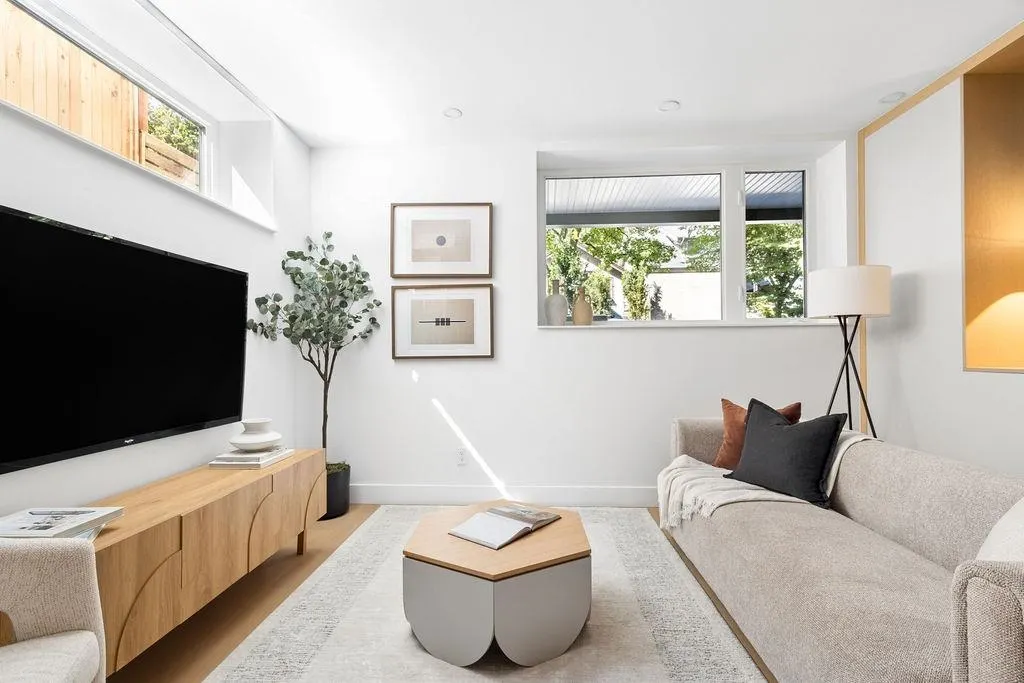 2124 E 8 Avenue #2
