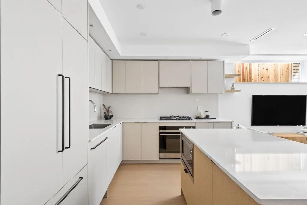 2124 E 8 Avenue #2