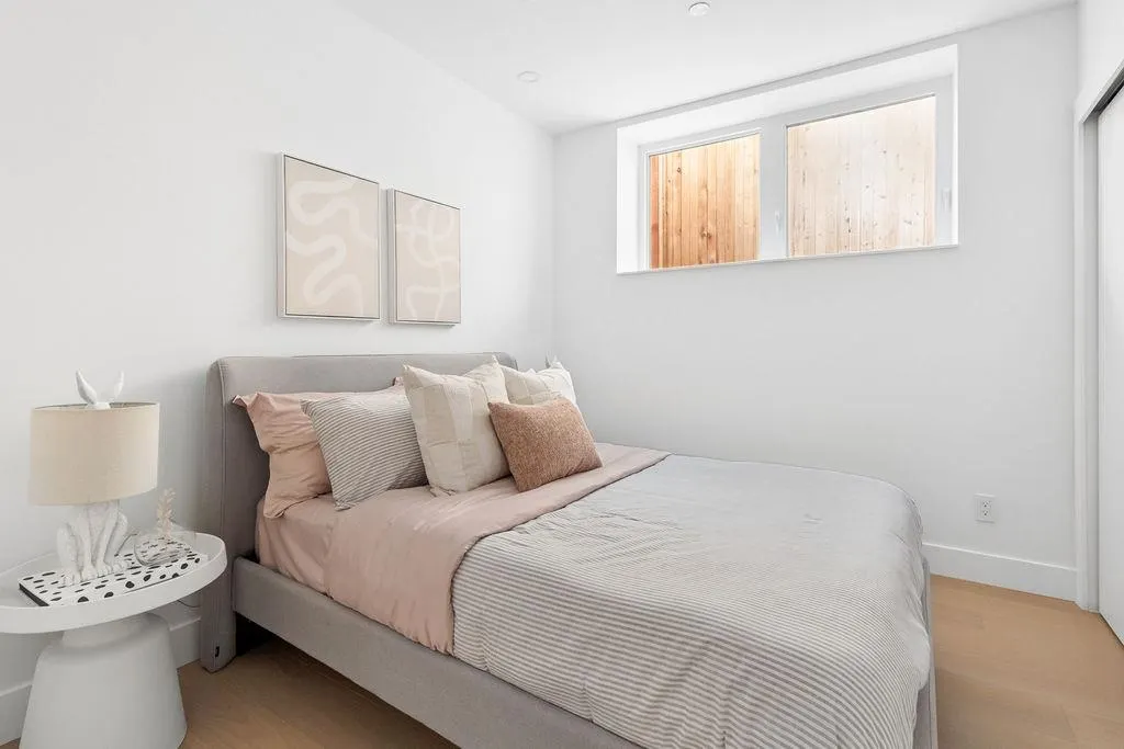 2124 E 8 Avenue #2